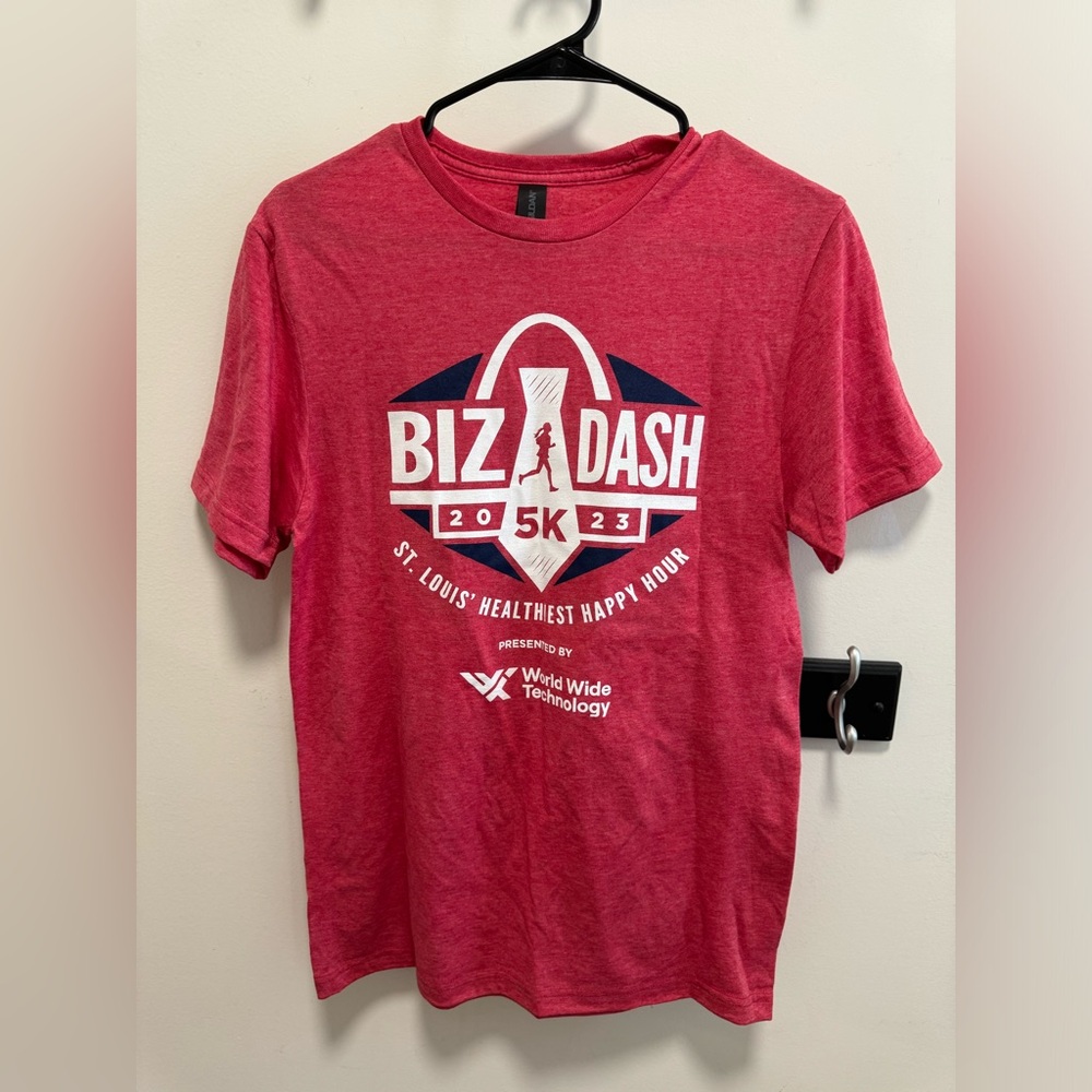 NEVER WORN 2023 St. Louis BIZ Dash Event Shirt